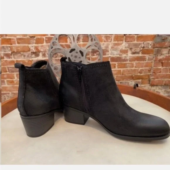 Women's Black Ankle Boots - Picture 3 of 5